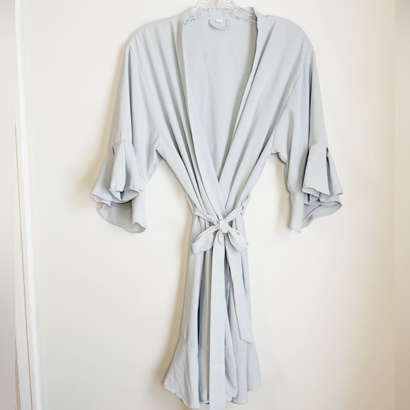 unknown Other - Elegant Belted Pale Blue Lightweight Day Robe w/Ruffled Hem at Sleeve, Bottom